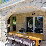 Tesa By Guide Villa