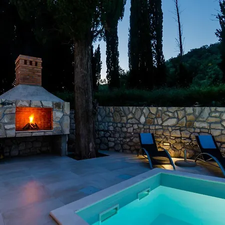 Tesa By Guide Villa